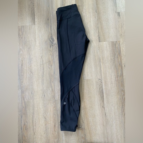 lululemon athletica Pants - LULULEMON Black Cropped mesh leggings. size 6 mildly loved great condition.